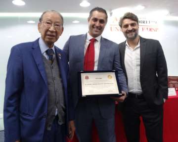 Cerimônia de premiação e lançamento de obra coletiva na FADISP